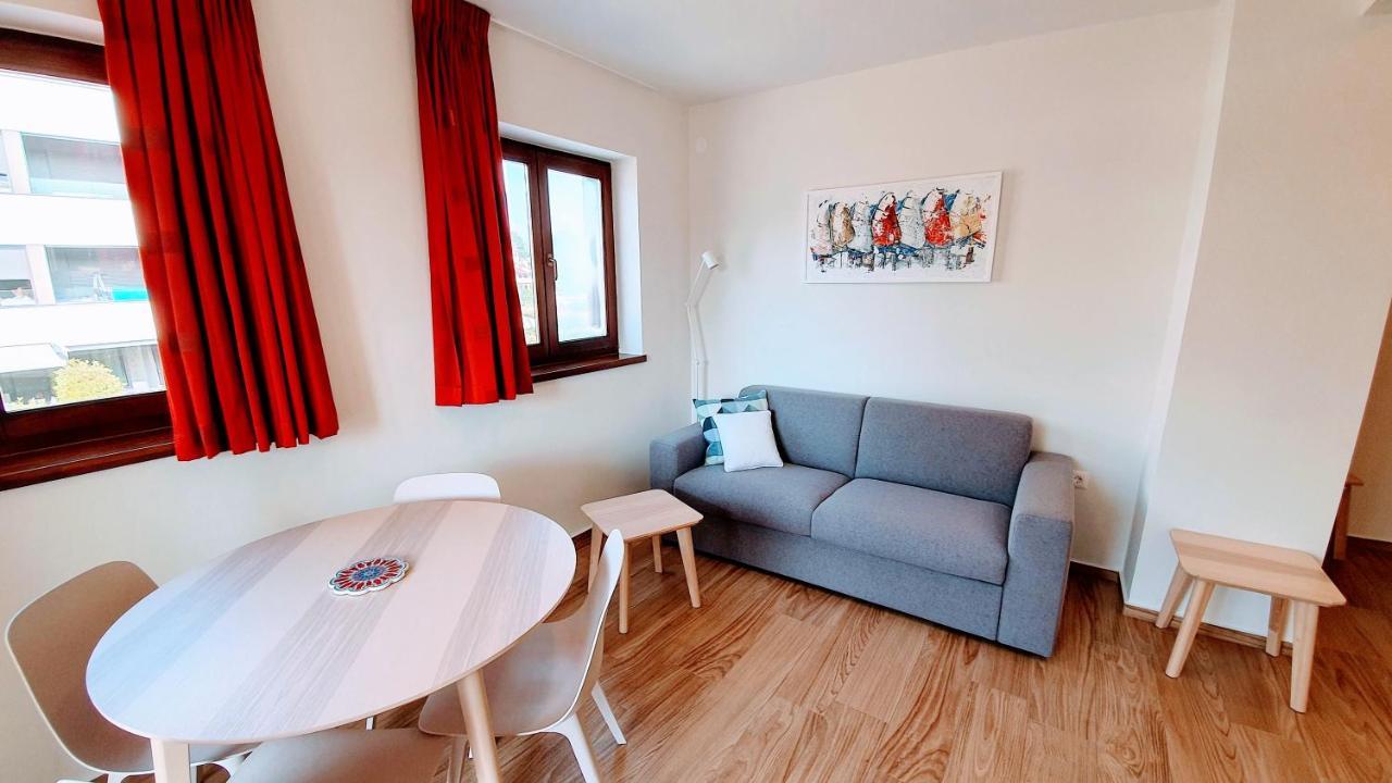Luxury Apartment - Few Minutes From The Sea Porec Exterior photo
